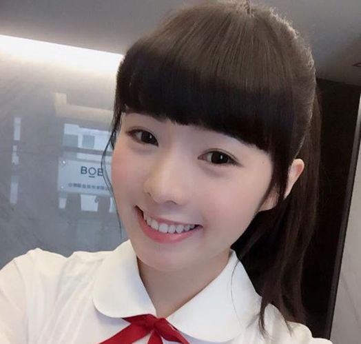 簡廷芮飾演校花,可愛指數破表。